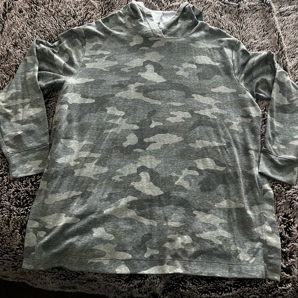 A Glow Side Slit Lightweight Camo Hoodie